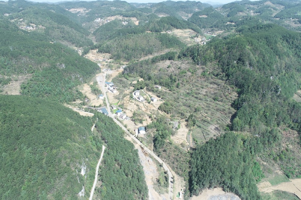 路愈寬，景愈明，可待漫慢行——朝天區(qū)曾家鎮(zhèn)（曾家場(chǎng)鎮(zhèn)至榮樂(lè)養(yǎng)生谷）段道路改建工程建設(shè)側(cè)記